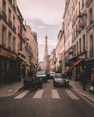 **Estoy** en París : Je suis à Paris