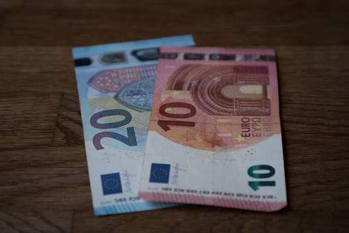**Son** 10 euros : C'est 10 euros