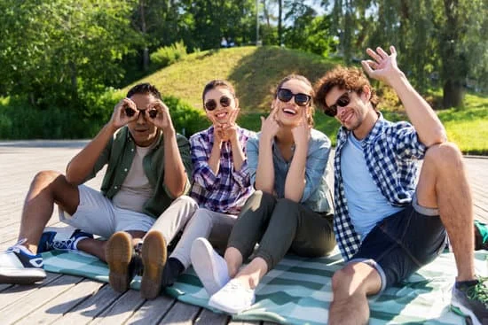 Son **sus** amigos : Ce sont ses amis