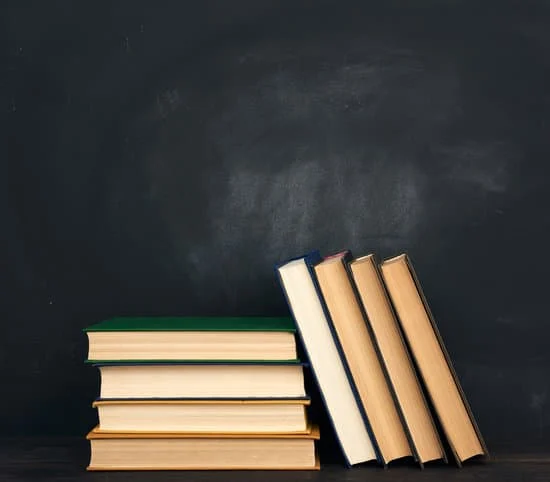 Estos libros son **suyos** : Ces livres sont à lui/elle