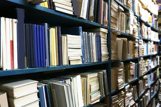 Estos libros son **nuestros** : Ces livres sont à nous