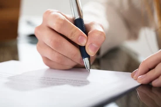 ¿Es tu bolígrafo? No, es el **suyo** : Est-ce ton stylo? Non, c'est le sien