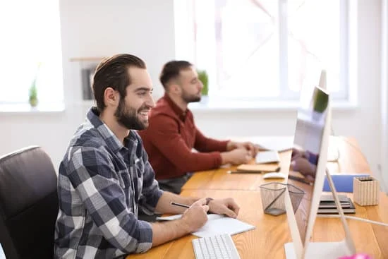 Hace falta que vaya a trabajar : Il faut que j'aille travailler
