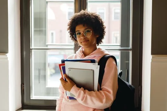 Yo tengo que ir a la escuela : Je dois aller à l'école