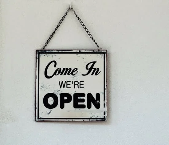 Abierto : Ouvert (participe passé)